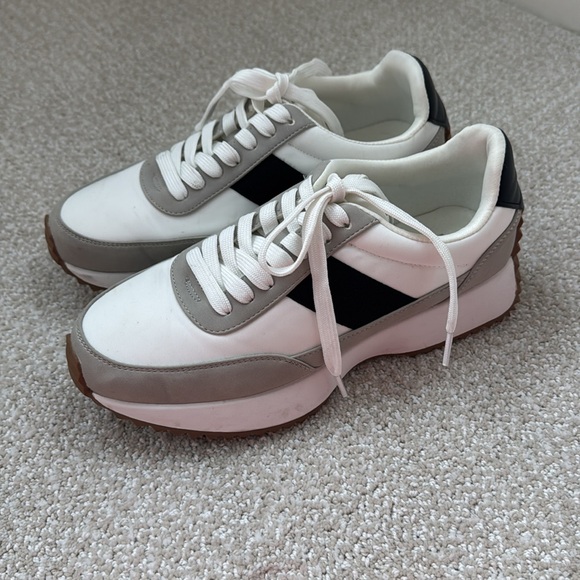 DV by Dolce Vita Bettie Casual Retro Sneaker - Picture 2 of 6